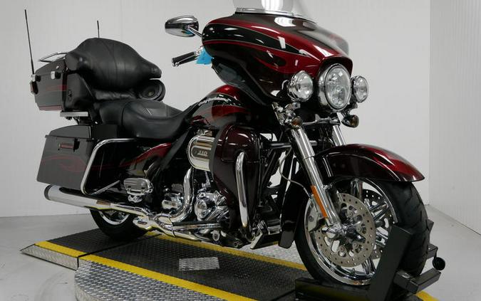 2013 Harley-Davidson® FLHTCUSE8 - CVO™ Ultra Classic® Electra Glide®