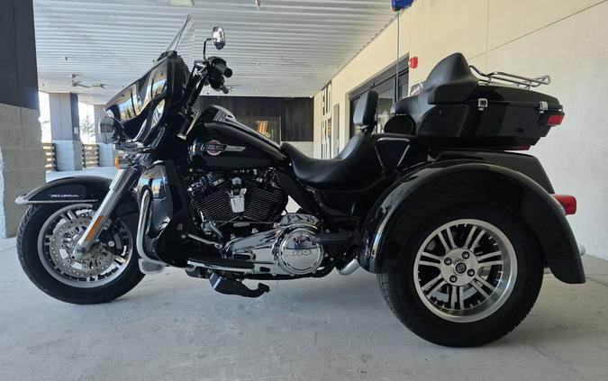 2023 Harley-Davidson® Tri Glide® Ultra FLHTCUTG