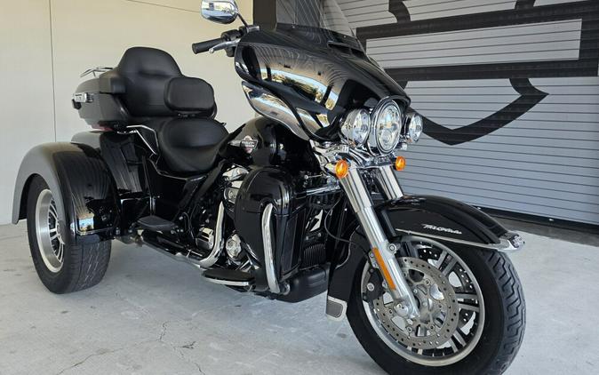2023 Harley-Davidson® Tri Glide® Ultra FLHTCUTG