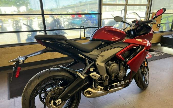 2025 Triumph Daytona 660 Carnival Red/Sapphire Black