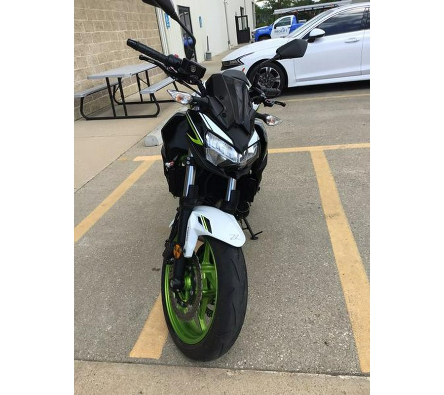 2021 Kawasaki Z650 ABS Pearl Blizzard White/Metallic Spark Black