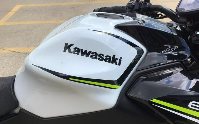 2021 Kawasaki Z650 ABS Pearl Blizzard White/Metallic Spark Black