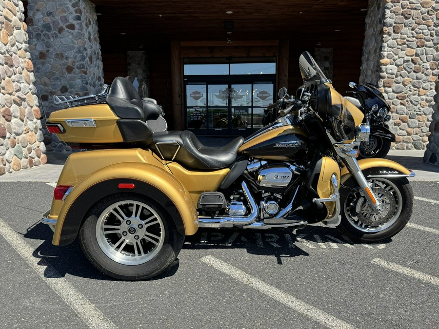 FLHTCUTG 2017 Tri Glide Ultra