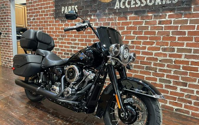 2025 Harley-Davidson Softail FLHC - Heritage Classic