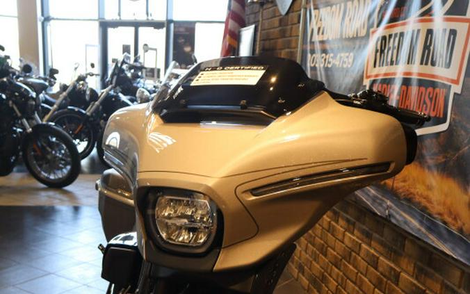 2023 CVO™ Street Glide® (FLHXSE)
