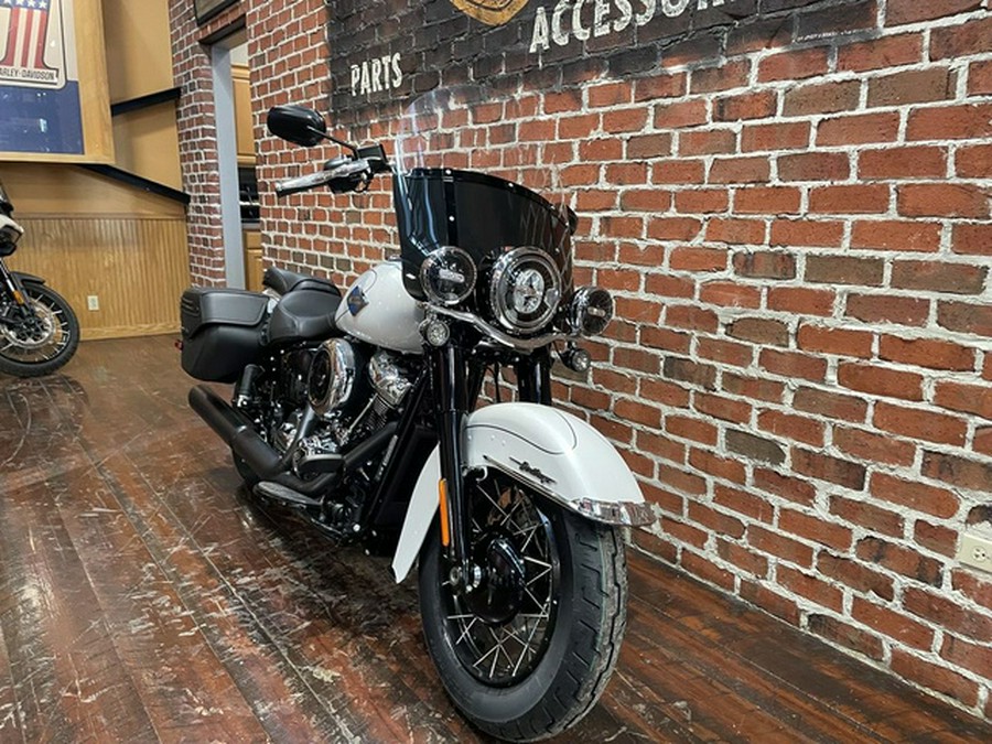 2025 Harley-Davidson Softail FLHC - Heritage Classic