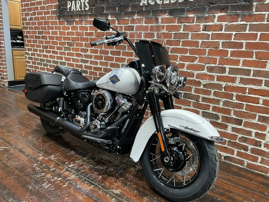2025 Harley-Davidson Softail FLHC - Heritage Classic