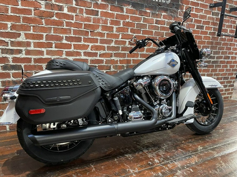 2025 Harley-Davidson Softail FLHC - Heritage Classic