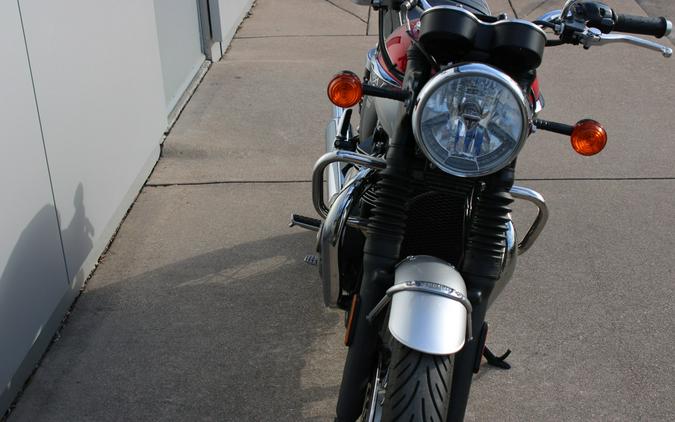 2018 Triumph Bonneville T120 (Two-Tone)