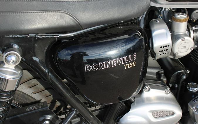 2018 Triumph Bonneville T120 (Two-Tone)