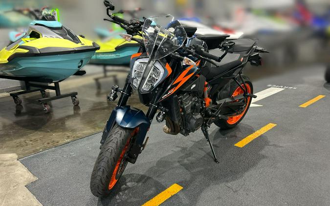 2022 KTM 890 DUKE R