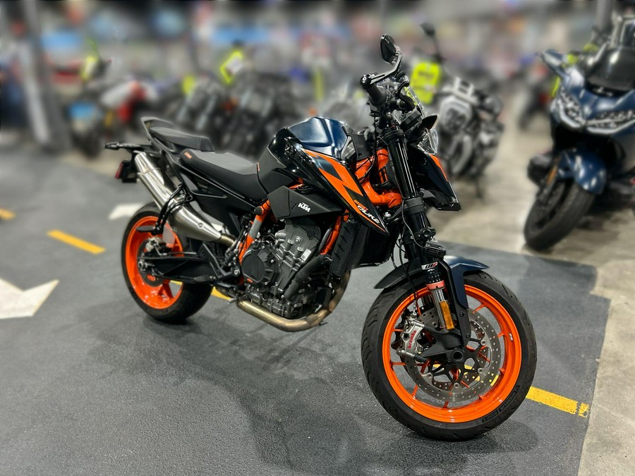 2022 KTM 890 DUKE R