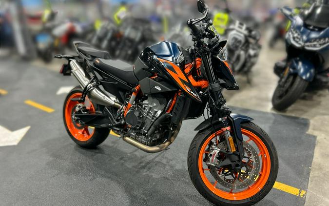 2022 KTM 890 DUKE R