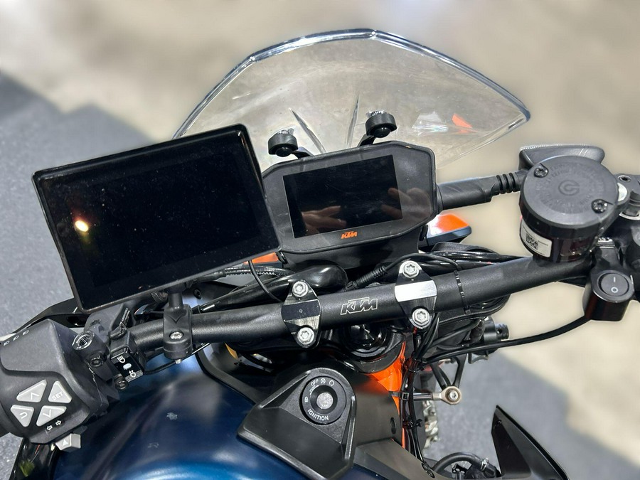2022 KTM 890 DUKE R
