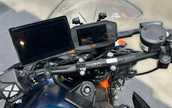 2022 KTM 890 DUKE R