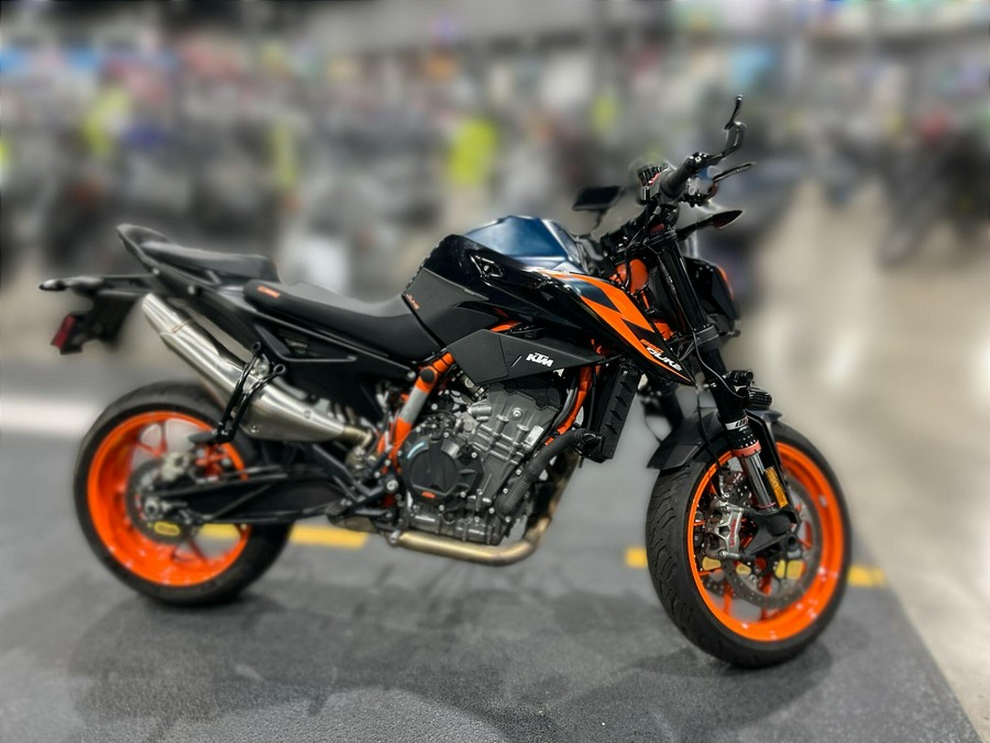 2022 KTM 890 DUKE R
