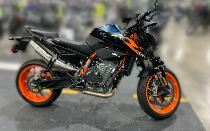 2022 KTM 890 DUKE R