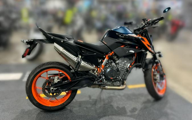 2022 KTM 890 DUKE R