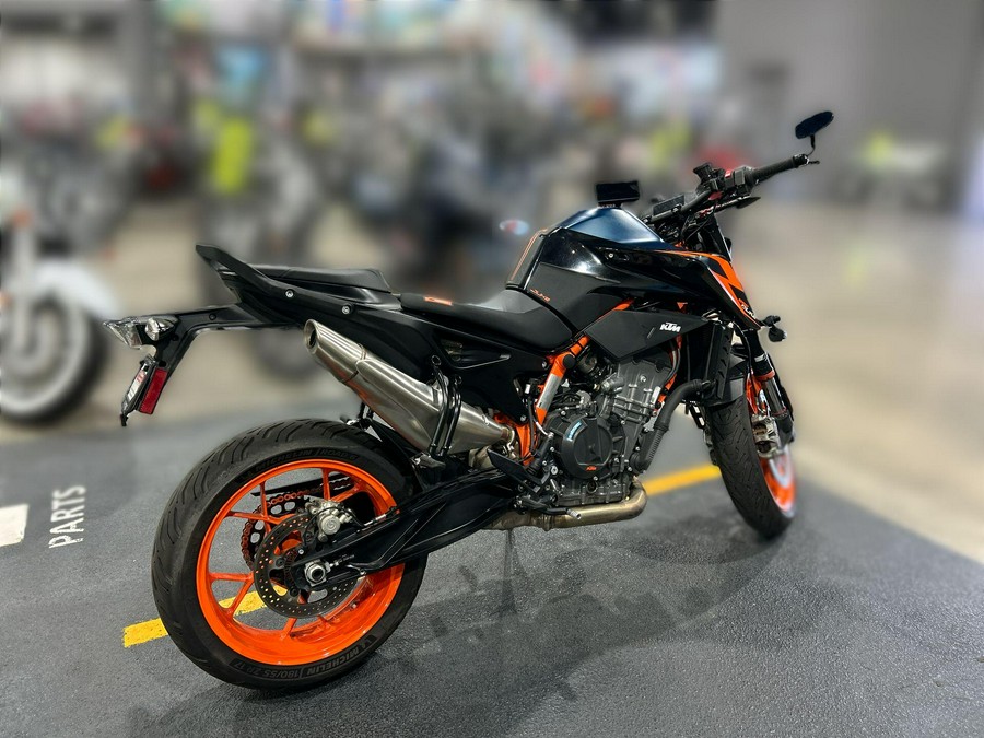 2022 KTM 890 DUKE R