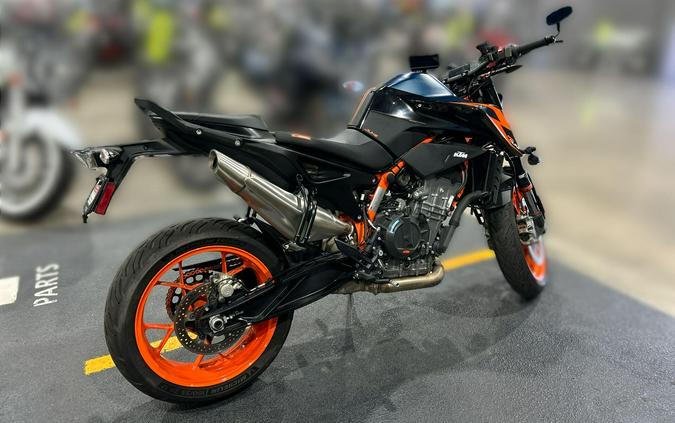 2022 KTM 890 DUKE R