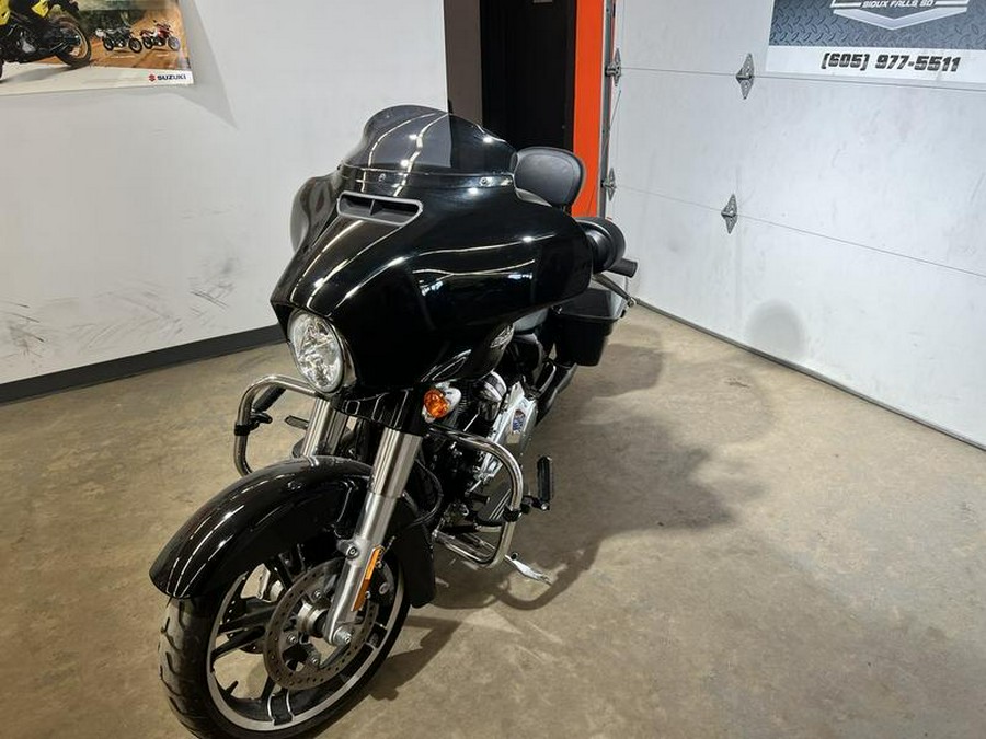 2017 Harley-Davidson® FLHX - Street Glide®