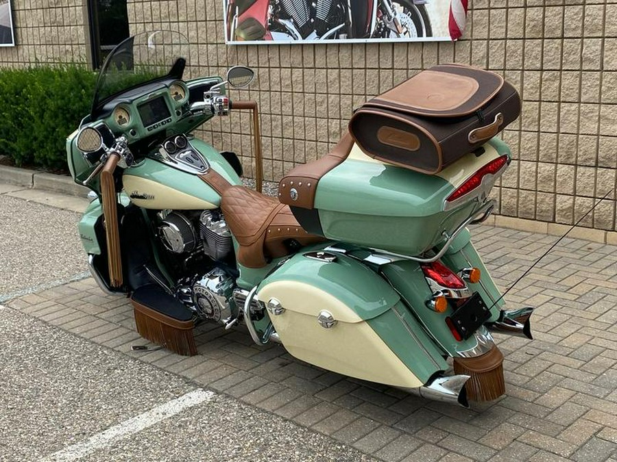 2017 Indian Motorcycle® Roadmaster® Willow Green Over Ivory Cream