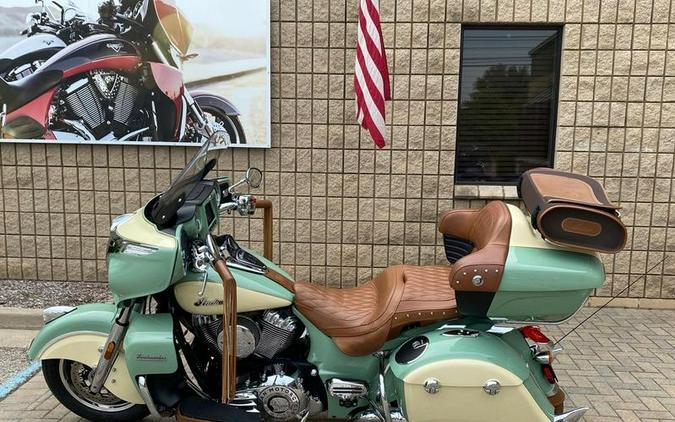 2017 Indian Motorcycle® Roadmaster® Willow Green Over Ivory Cream