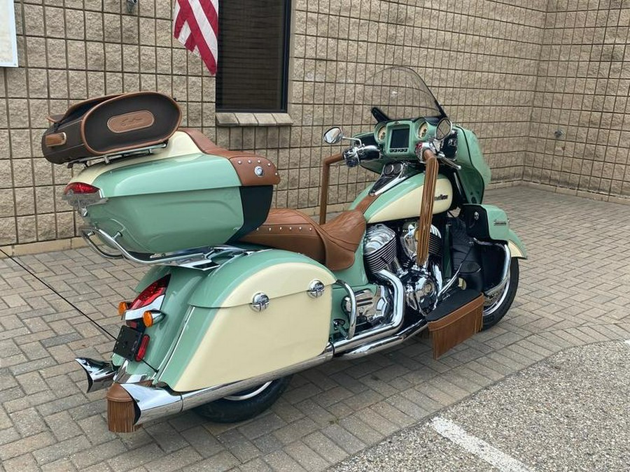 2017 Indian Motorcycle® Roadmaster® Willow Green Over Ivory Cream