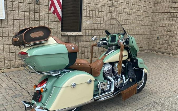 2017 Indian Motorcycle® Roadmaster® Willow Green Over Ivory Cream