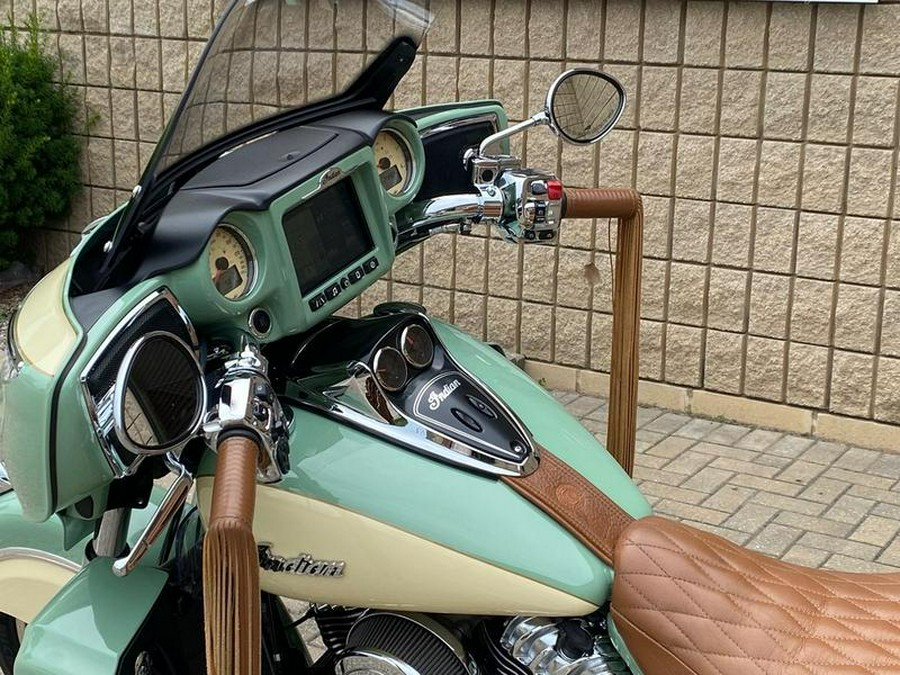 2017 Indian Motorcycle® Roadmaster® Willow Green Over Ivory Cream