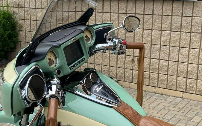 2017 Indian Motorcycle® Roadmaster® Willow Green Over Ivory Cream