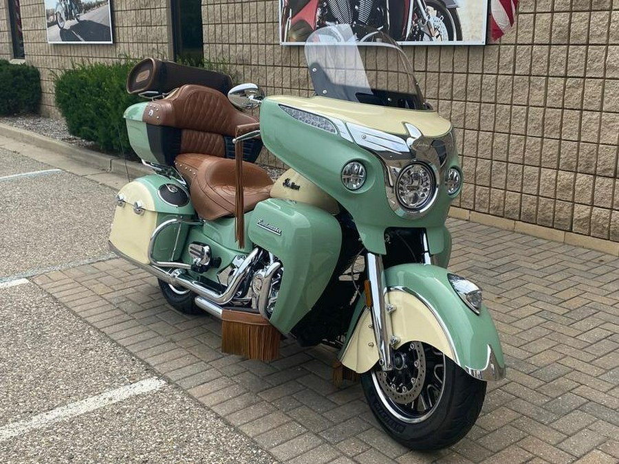 2017 Indian Motorcycle® Roadmaster® Willow Green Over Ivory Cream