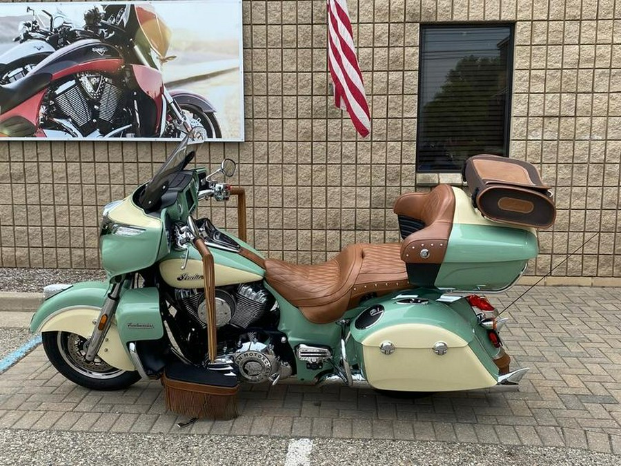 2017 Indian Motorcycle® Roadmaster® Willow Green Over Ivory Cream