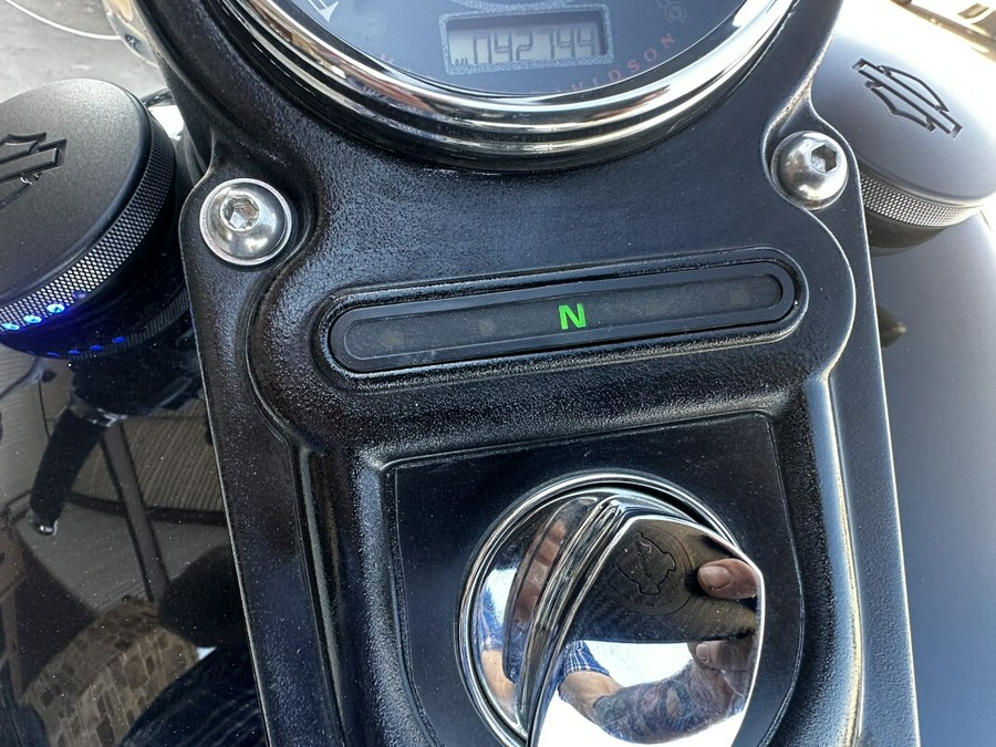 2012 Harley-Davidson® Switchback™ Vivid Black