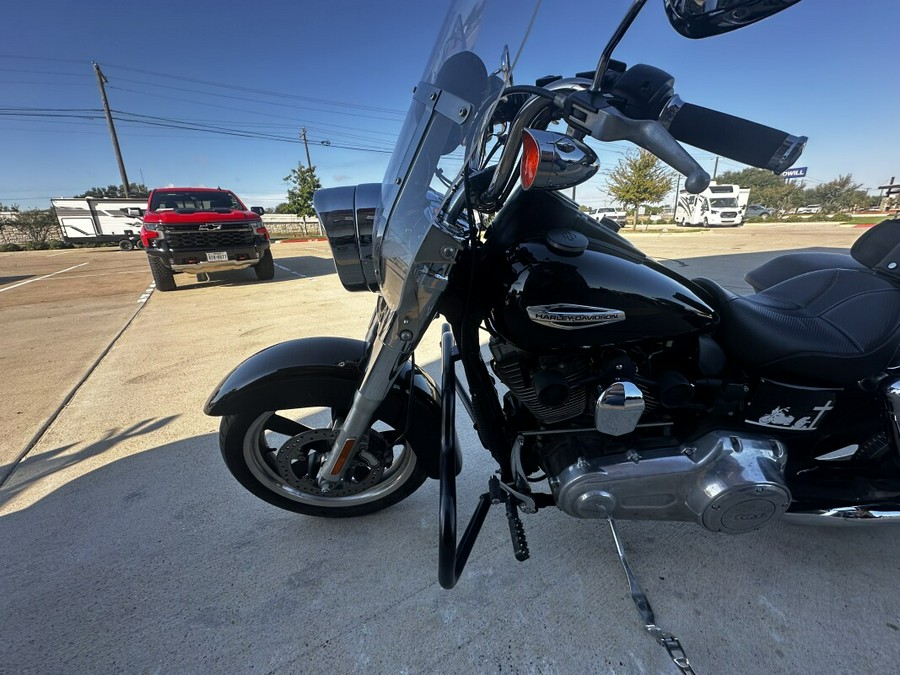 2012 Harley-Davidson® Switchback™ Vivid Black