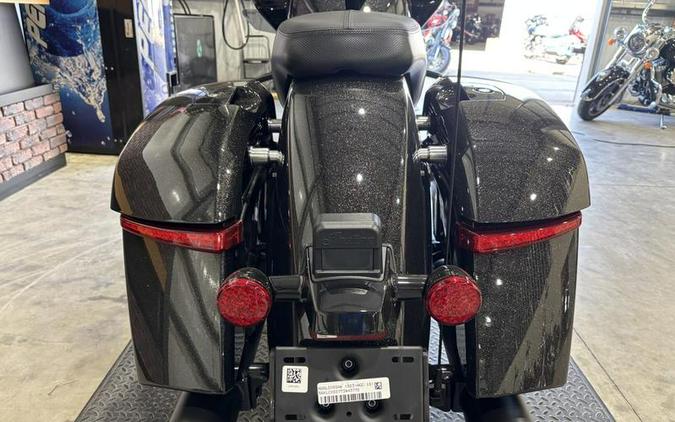 2026 Indian Motorcycle® Challenger® Dark Horse® 112 w/PowerBand Audio Black Crystal w/Black Metalli