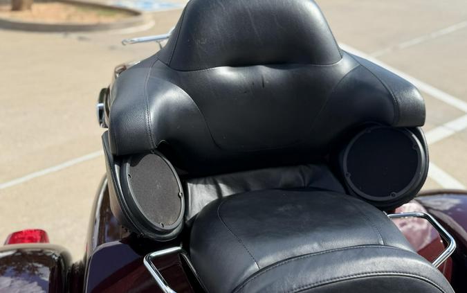 2018 Harley-Davidson® Tri Glide® Ultra Twisted Cherry/Silver Fortune