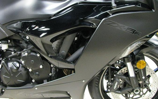 2024 Kawasaki Ninja® ZX™-6R ABS Metallic Flat Spark Black/Ebony