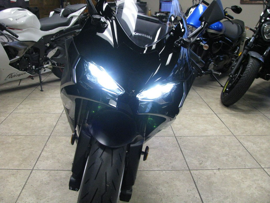 2024 Kawasaki Ninja® ZX™-6R ABS Metallic Flat Spark Black/Ebony