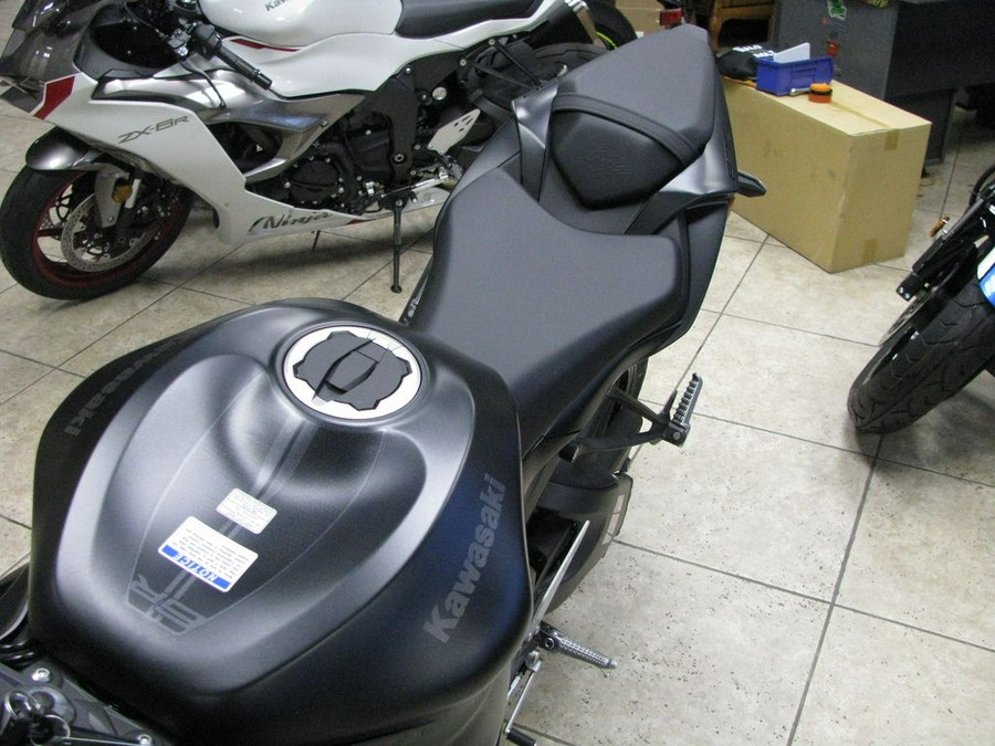 2024 Kawasaki Ninja® ZX™-6R ABS Metallic Flat Spark Black/Ebony