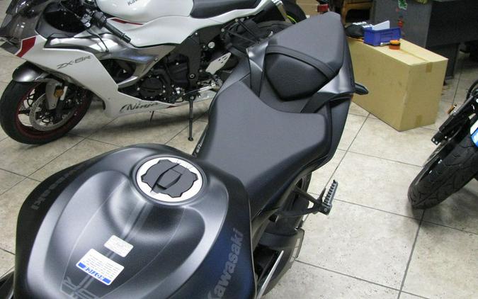 2024 Kawasaki Ninja® ZX™-6R ABS Metallic Flat Spark Black/Ebony