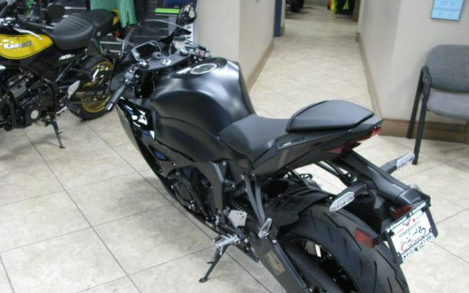 2024 Kawasaki Ninja® ZX™-6R ABS Metallic Flat Spark Black/Ebony