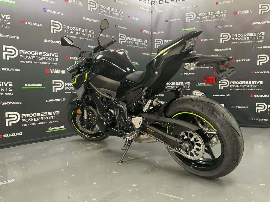 2024 Kawasaki Z900 ABS Metallic Spark Black/Metallic Matte Dark Gray