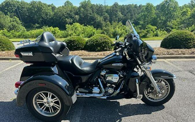 2021 Harley-Davidson® Tri Glide® Ultra Vivid Black