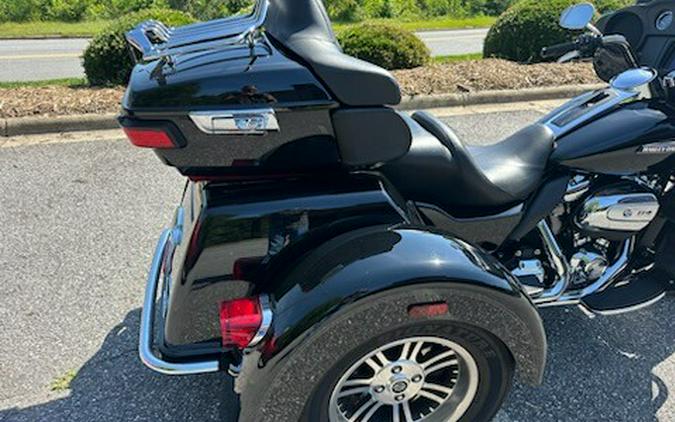 2021 Harley-Davidson® Tri Glide® Ultra Vivid Black