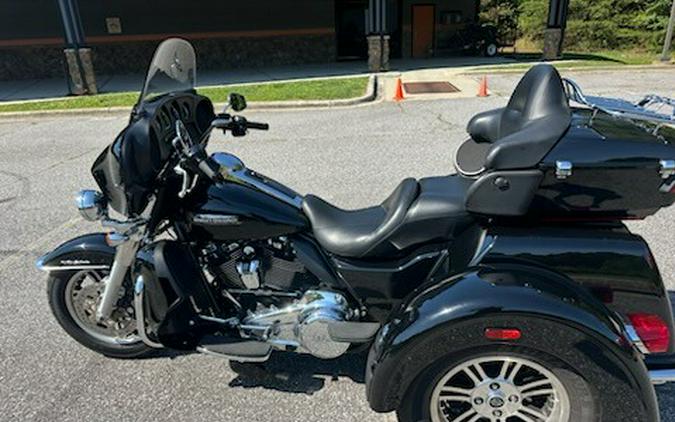 2021 Harley-Davidson® Tri Glide® Ultra Vivid Black