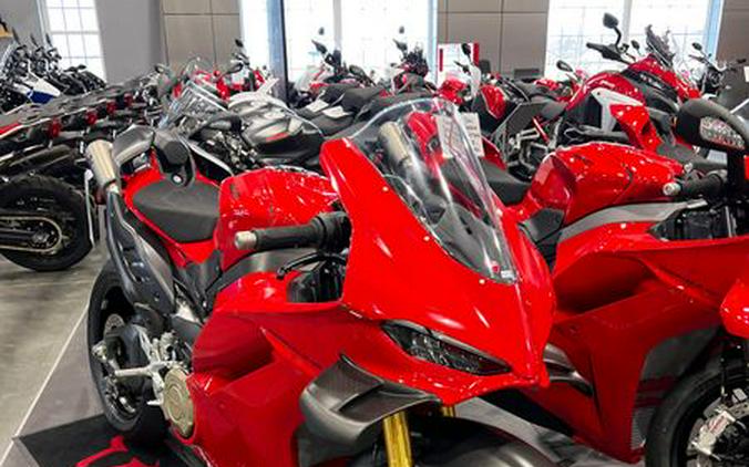 New 2025 Ducati Panigale V4S Carbon & Race Package