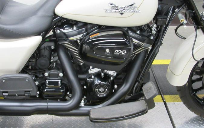 2023 Harley-Davidson® FLRT - Freewheeler®