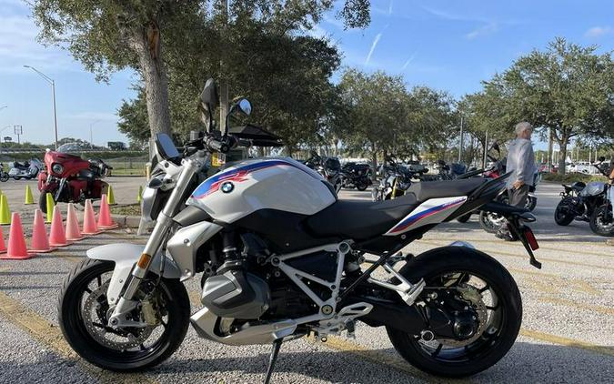 2022 BMW R 1250 R Light White / Racing Blue / Racing Red