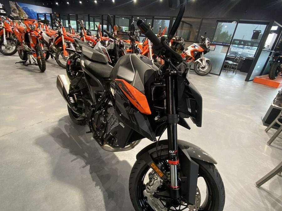 2024 KTM 990 Duke